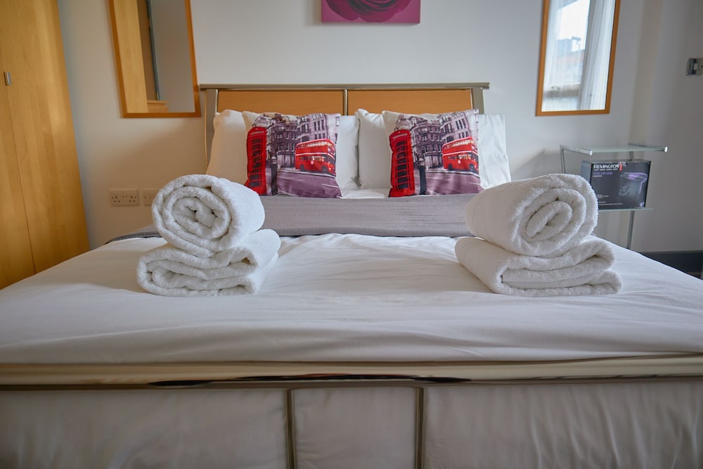 Birmingham City Centre Apartment view 2