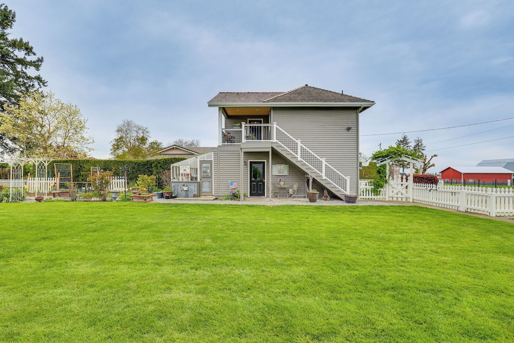 Idyllic Enumclaw Studio w/ Mount Rainier Views view 3
