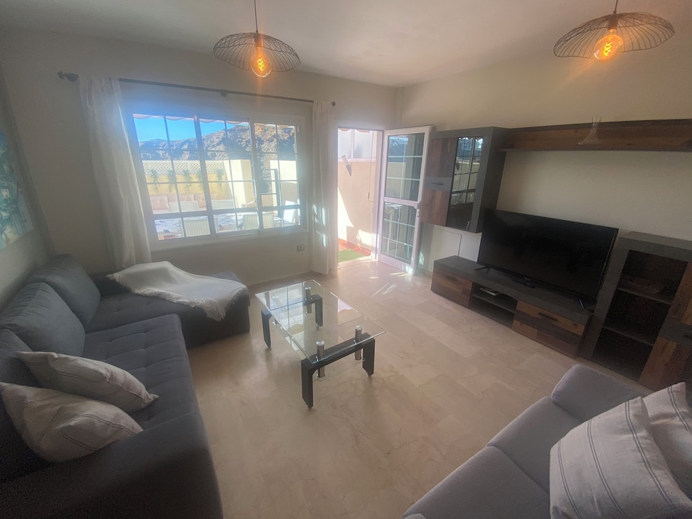 New Renovated Family Home Above Swimming Pool!