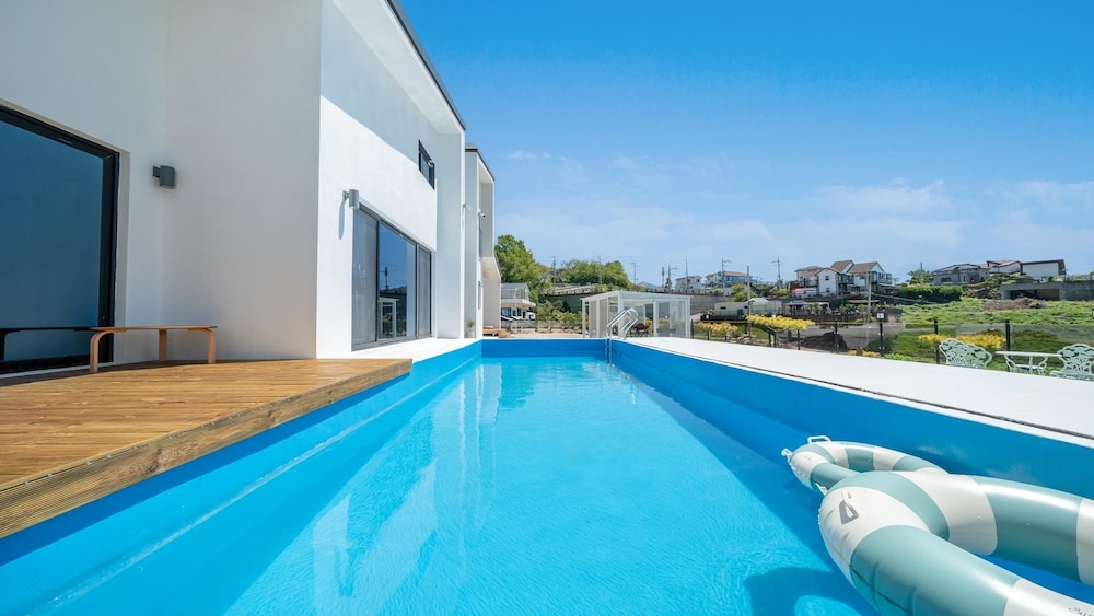 Ganghwado Narangstay Poolvilla Pension view 2