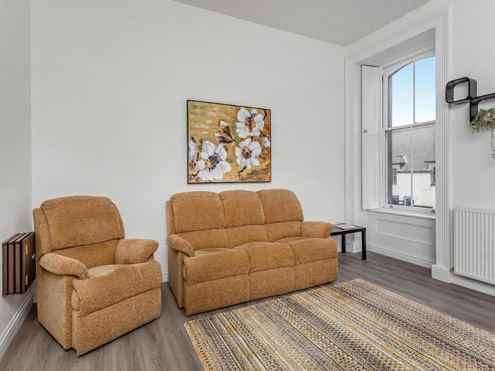 Cosy Apartment - Sleeps 4 & Stunning Views