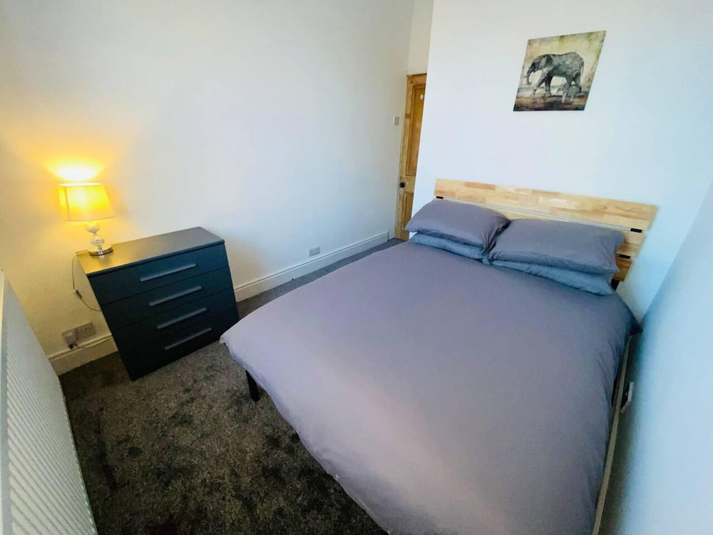 Beautiful 3-bed House in Preston view 3