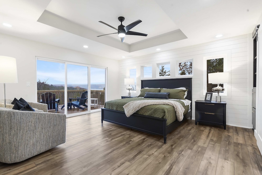 Van Kirk Cove 6 BDR Stunner!