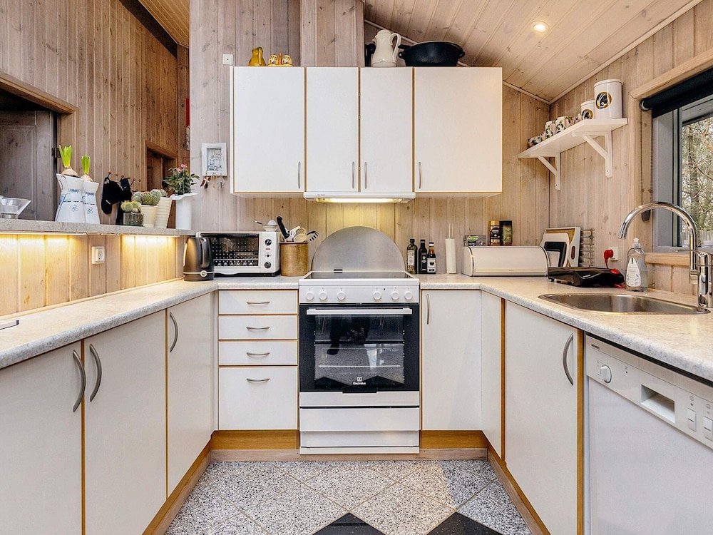 Lively Holiday Home in Ålbæk near Sea view 4