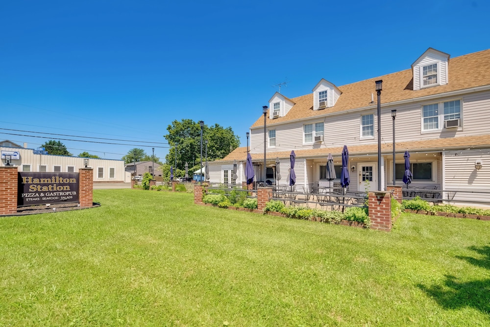 Near Loudoun Wine Trail: Apt w/ Restaurant On-site