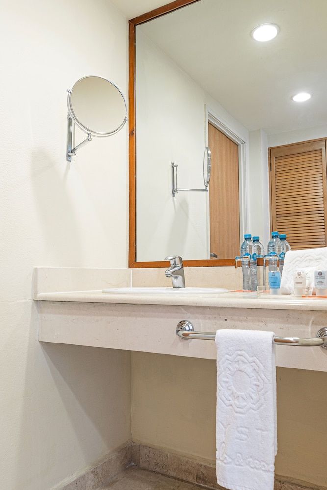 Puerto Vallarta Vacations - Krystal Vallarta - Property Image 3