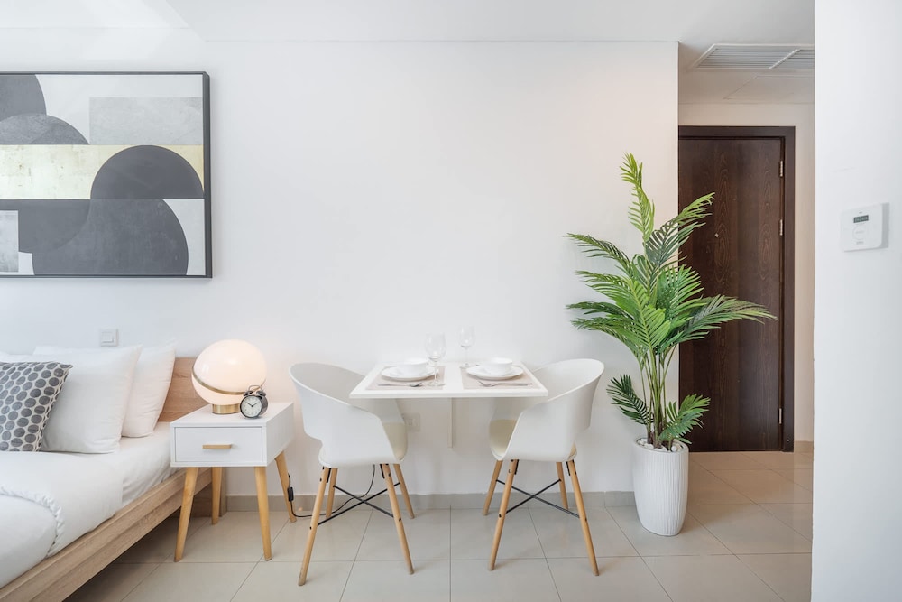 Chic Marina-view Studio in Bay Central Marina