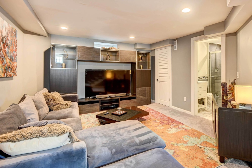 Updated Baltimore Home 8 Mi to Downtown! - Property Image 3