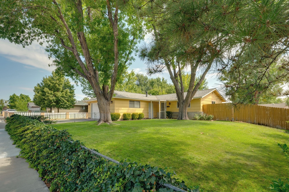 Quiet Home w/ Yard: 2 Mi to Mall & Sparks Marina!