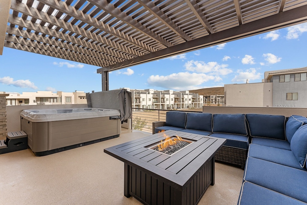 Tahitian Pearl 5 Bedroom Townhouse