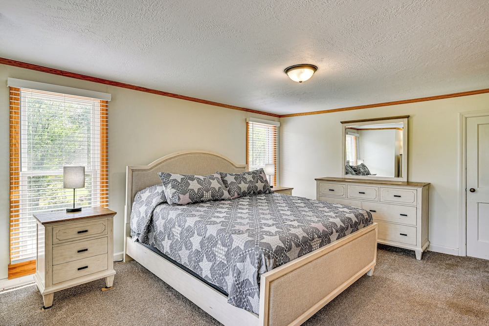 Rural & Private Dover Retreat: Close to Wineries!