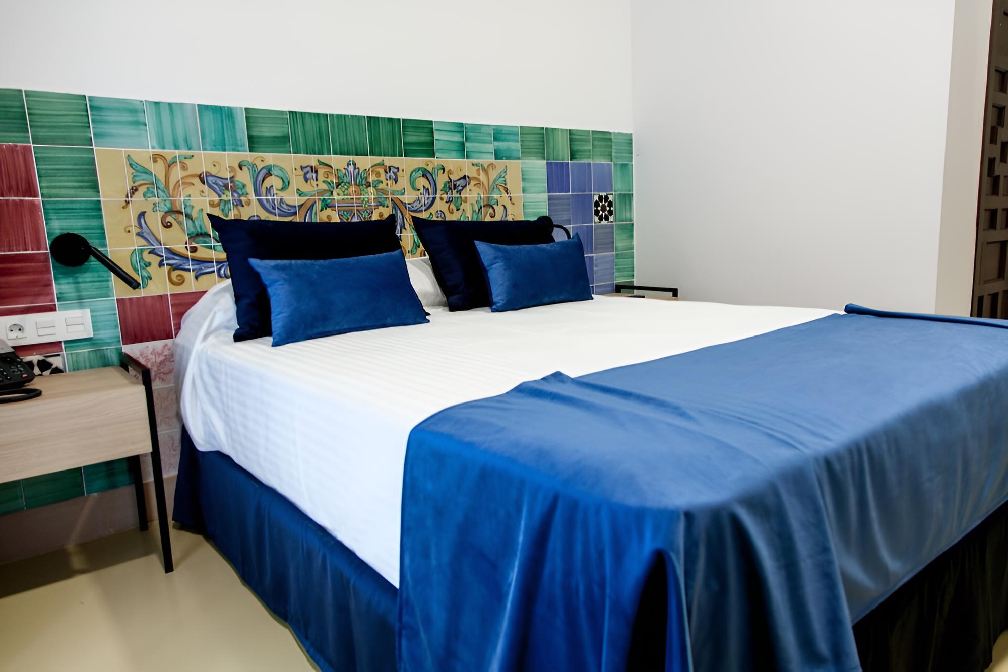 Hotel Triana Montalván view 4