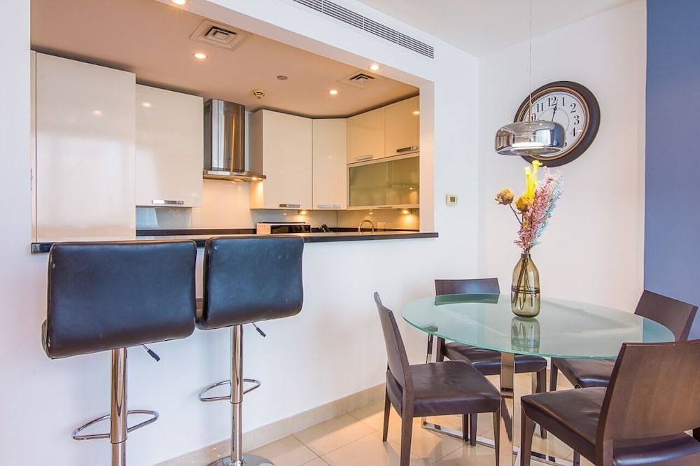 Jlt Bonnington Tower 1 Br Apartment Lake View
