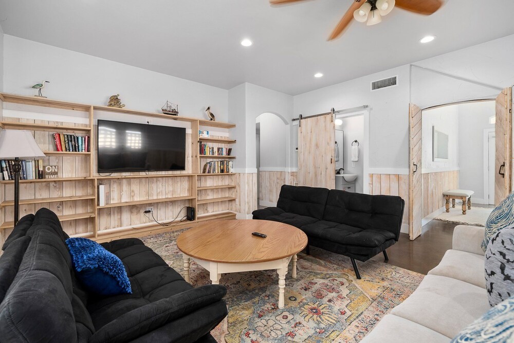Huge Vacation Home! Community Boardwalk to the Beach