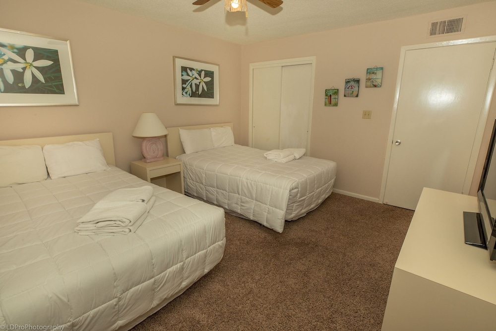 Venus 314 is a Gulf Side 2 BR on Okaloosa Island by RedAwning view 3