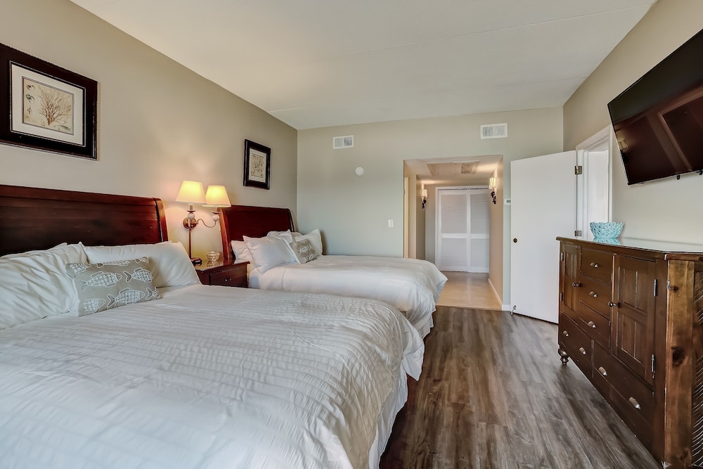 328 Sandcastle 1 Bedroom Condo by RedAwning view 4