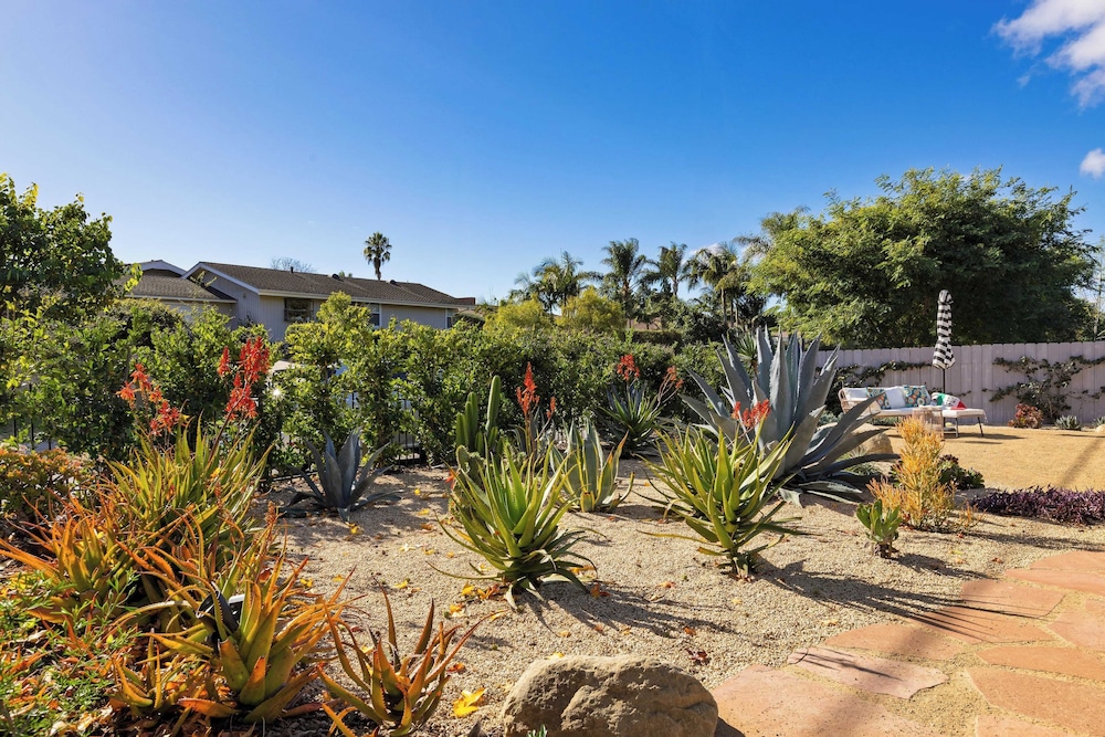 Hummingbird Haven by Avantstay Dog-friendly, Near the Beach, Huge Yard+hot Tub