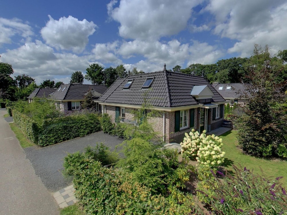 Detached Villa with Outdoor Fireplace near Veluwe