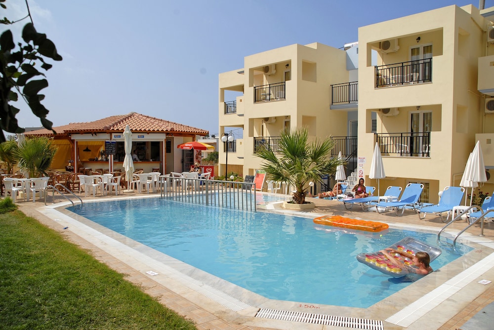 Sunshine Studios & Apartments