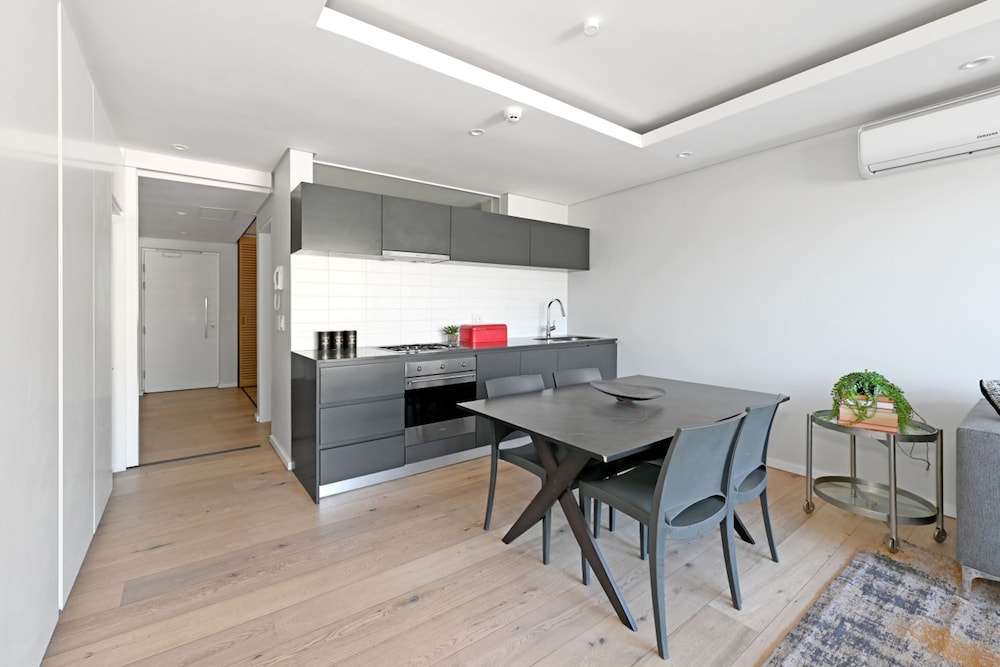 One Bedroom Green Point Spacious