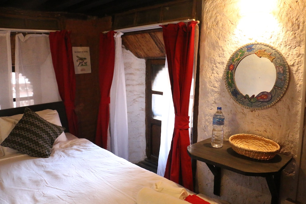 Hira Guest House