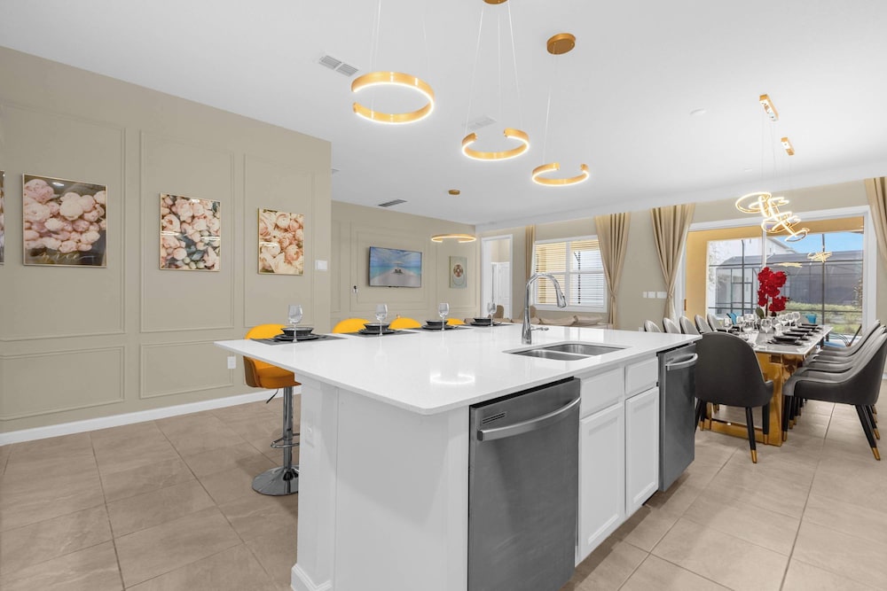 Upstay: Themed Family Home w Pool & Games Room