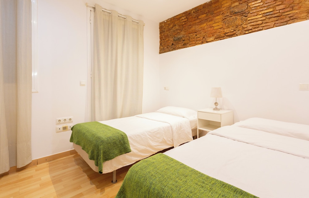 Apartment Near Las Ramblas For Families Or Friends