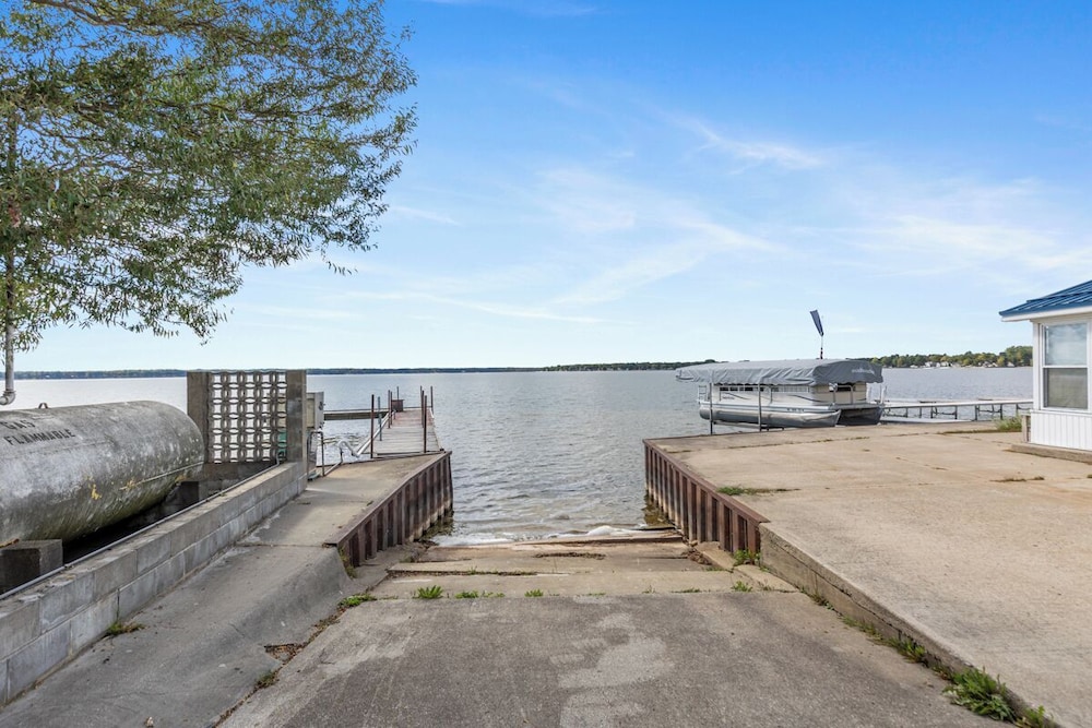 The Lakeview Motel