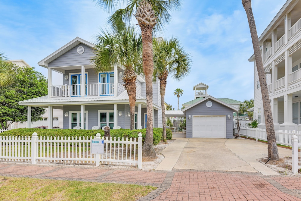 Grand Destin Getaway - Walk a Block to the Beach!