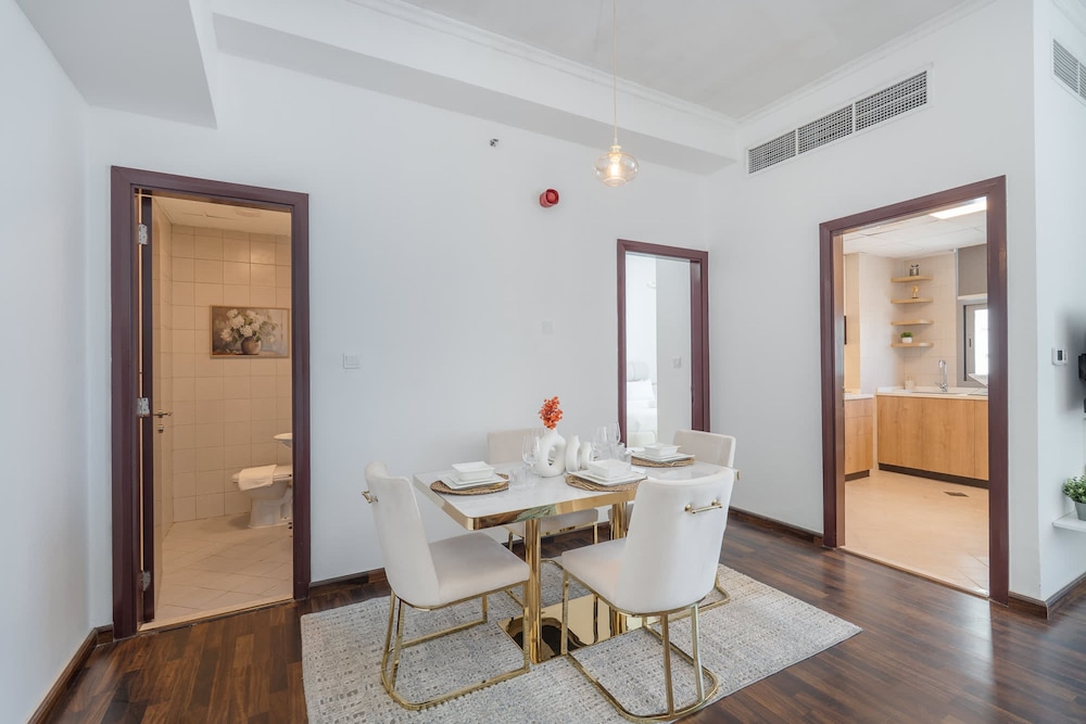 Gorgeous 1 Bedroom in DEC Tower With Marina Views