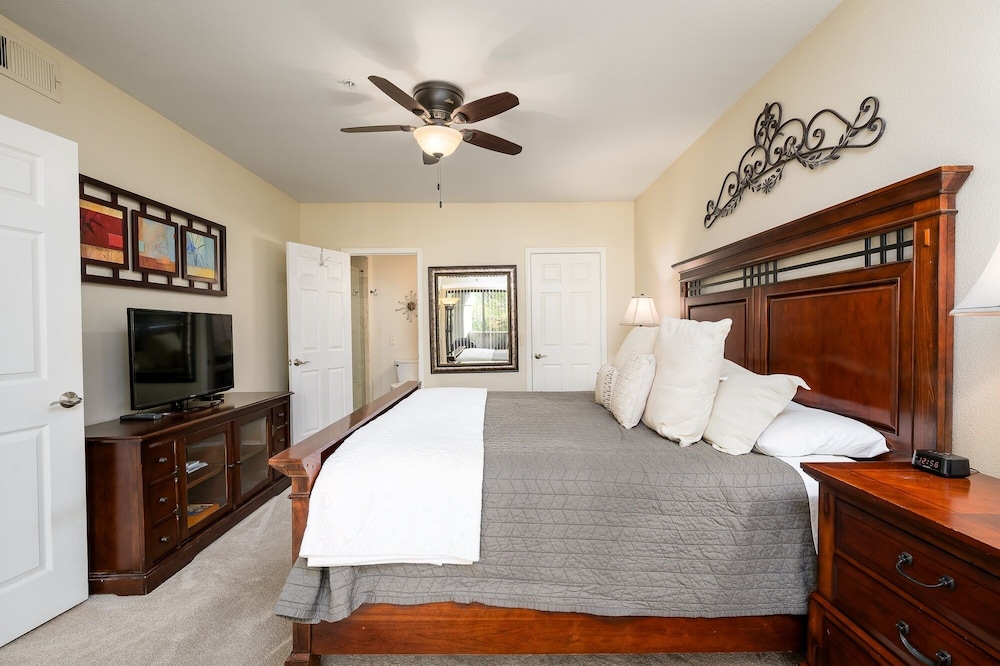 Signature Ii 2 Bedroom Condo