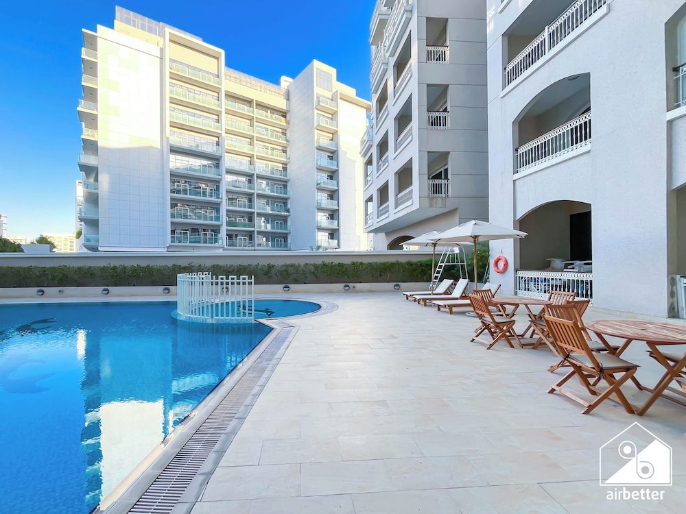 Relaxing ST Getaway Balcony, Pool & Gym Access