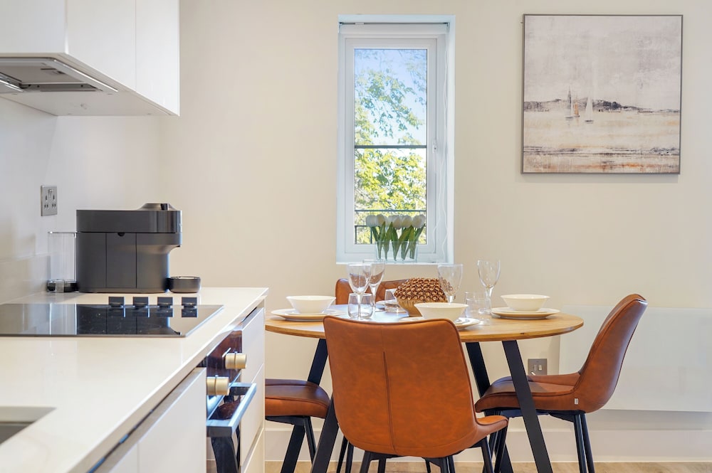 105A Beechwood Grove Flat