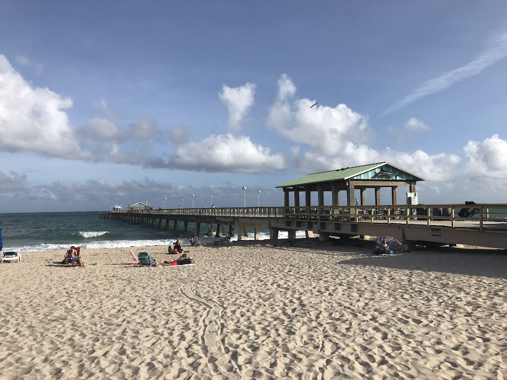 Atlantic Beach & Harbor Resort