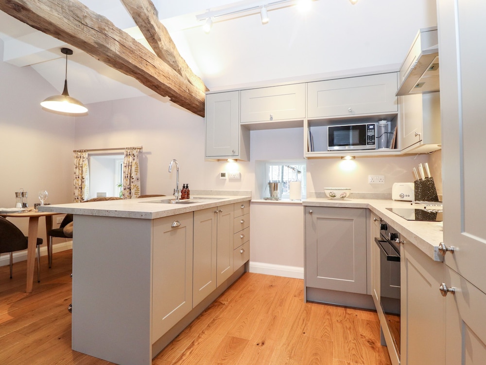 Low Ashmead Cottage