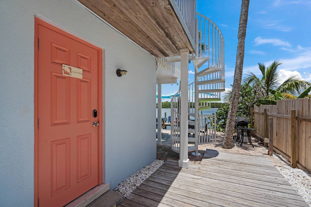 Coastal Breeze Siesta Entire 4-unit Complex With Dock