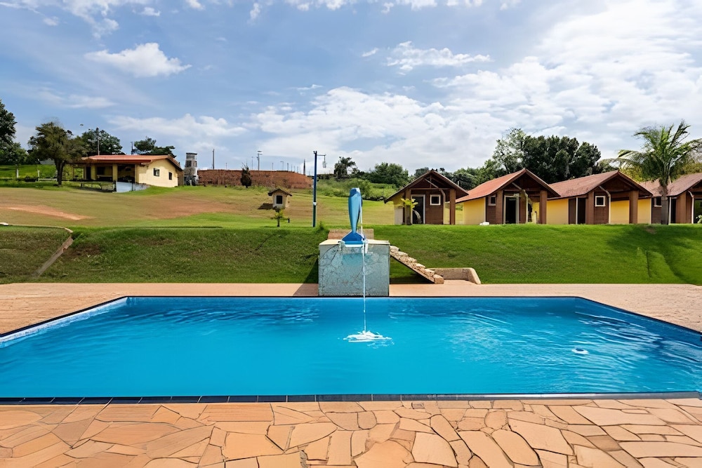 Chácara com 4 Chalés grande piscina