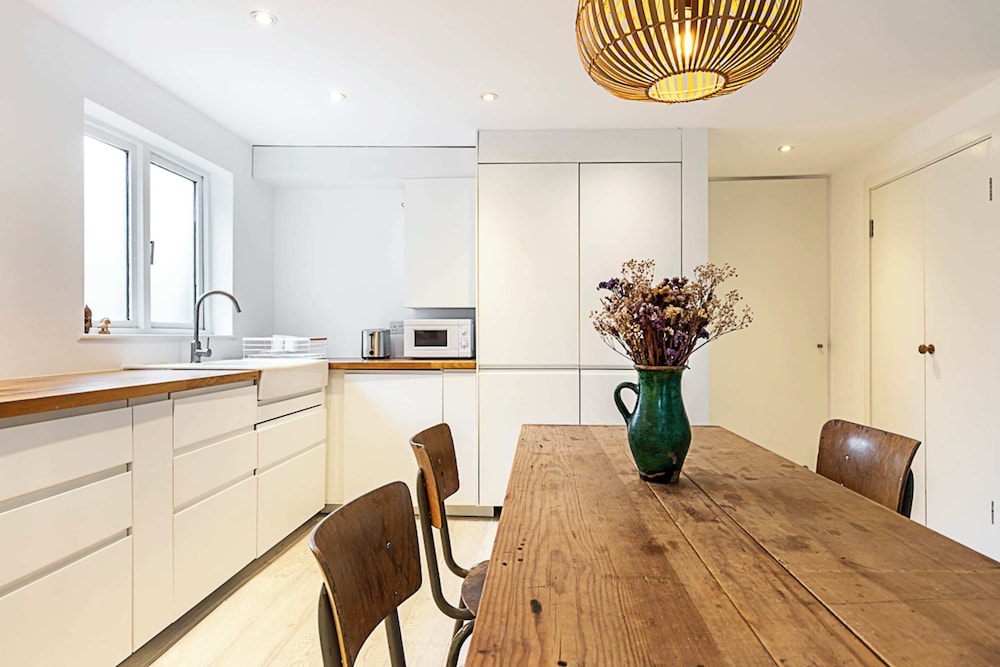 Tranquil 2 Bedroom Apartment in East London