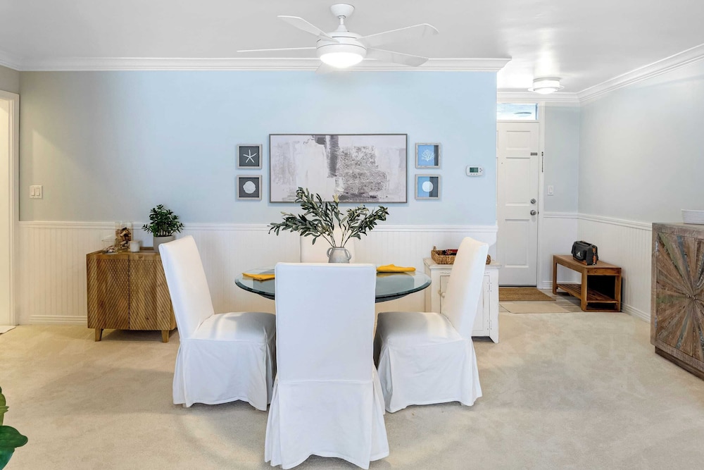 Oceanfront Gem w/ Balcony, Pool, Hot Tub & Carbon Beach Access Bluewater Haven by Avantstay