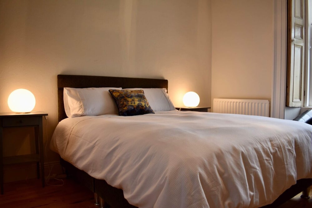 Modern 1 Bedroom Apartment Close to the Centre
