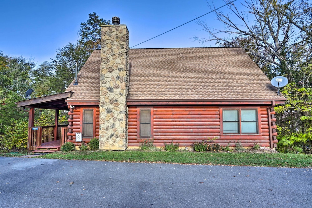 Sevierville Cabin w/ Lake Access & Private Hot Tub view 2
