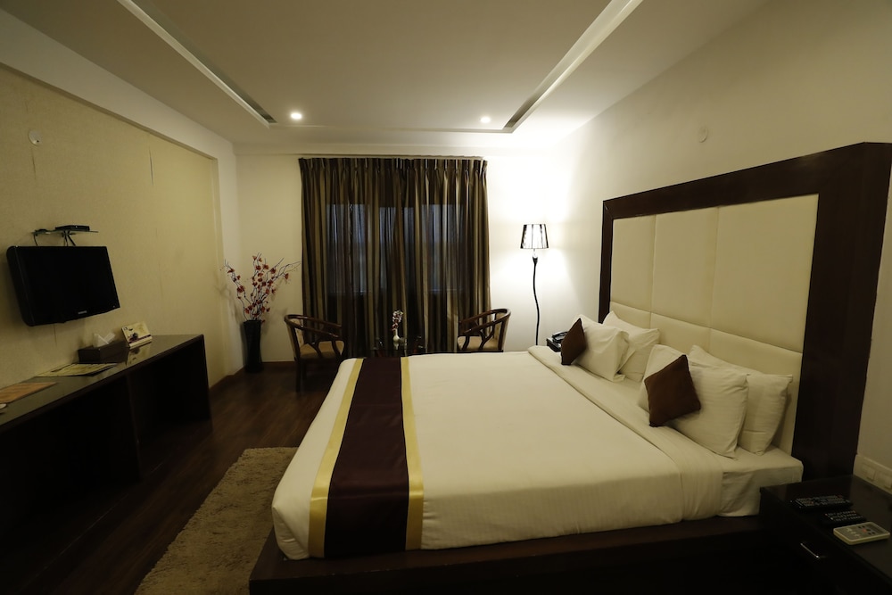 The Sai Leela Hotel Bangalore view 3