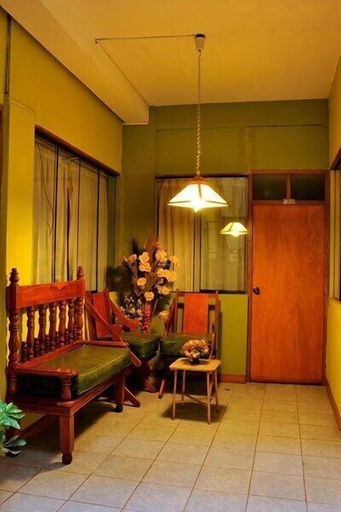 HOSTAL LOS UROS