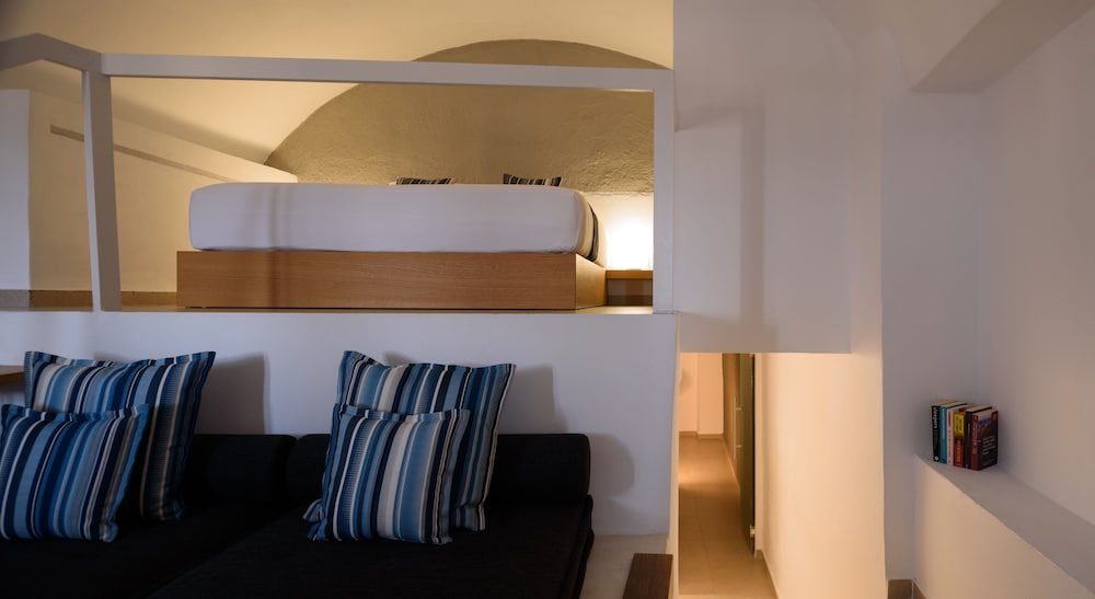 Muses Cycladic Suites view 4