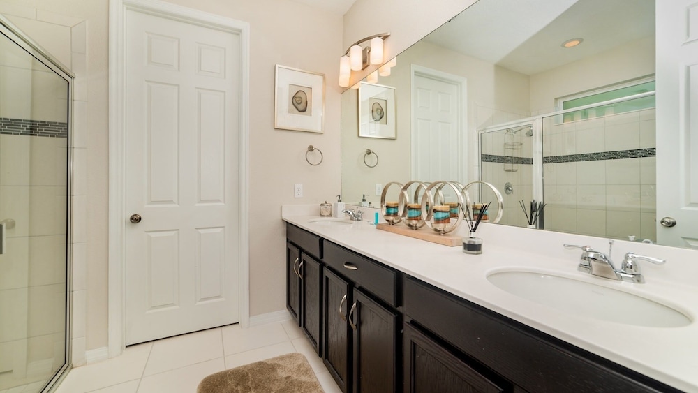 Solara Resort 5 Bedroom Private Pool + Spa Home 5 Home
