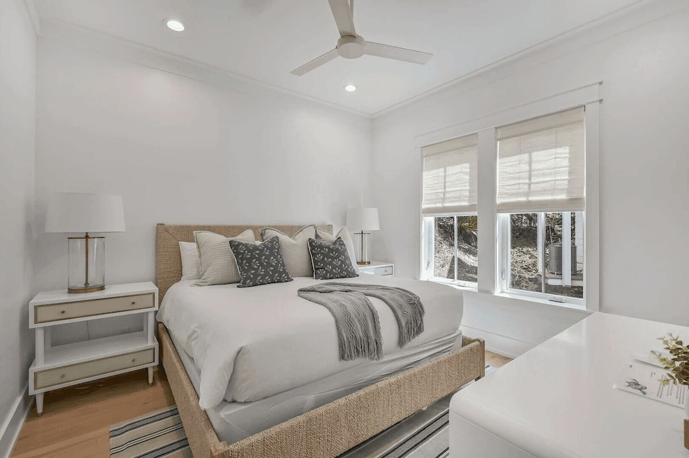 Sunset Pointe 30A by Avantstay Gulf Views, Carriage, Pool