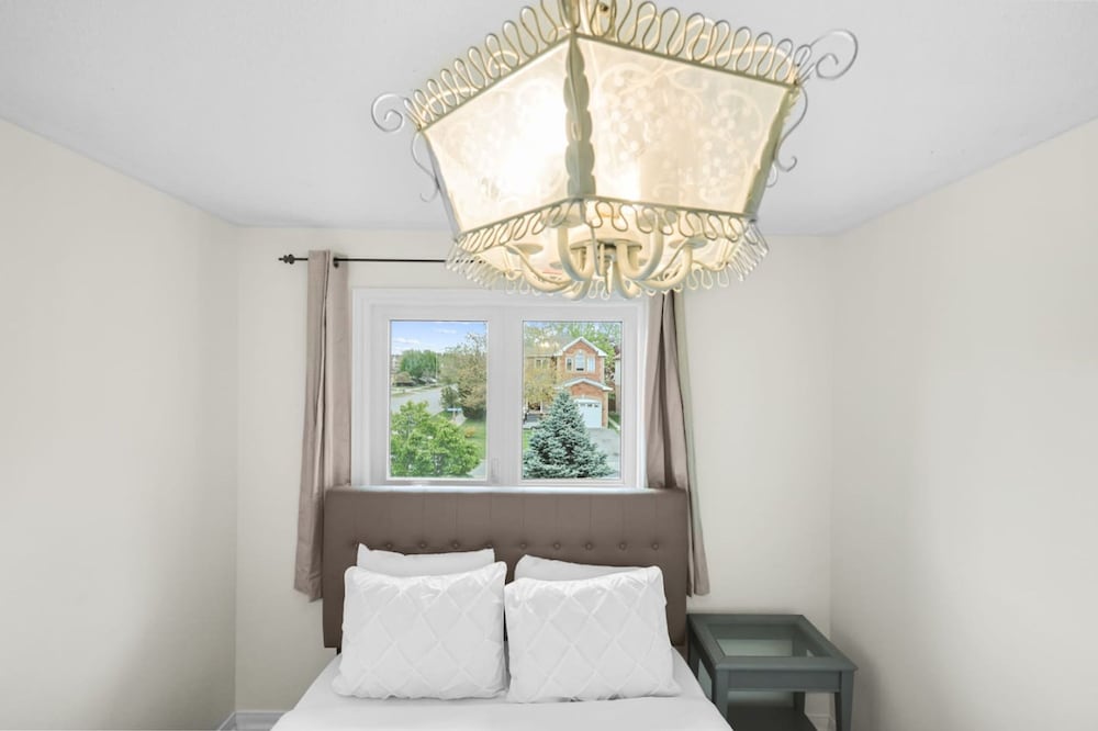 Newly Renovated 3BR in Whitby Family-friendly
