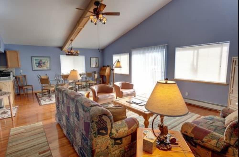 Sea Parrot Inn view 2