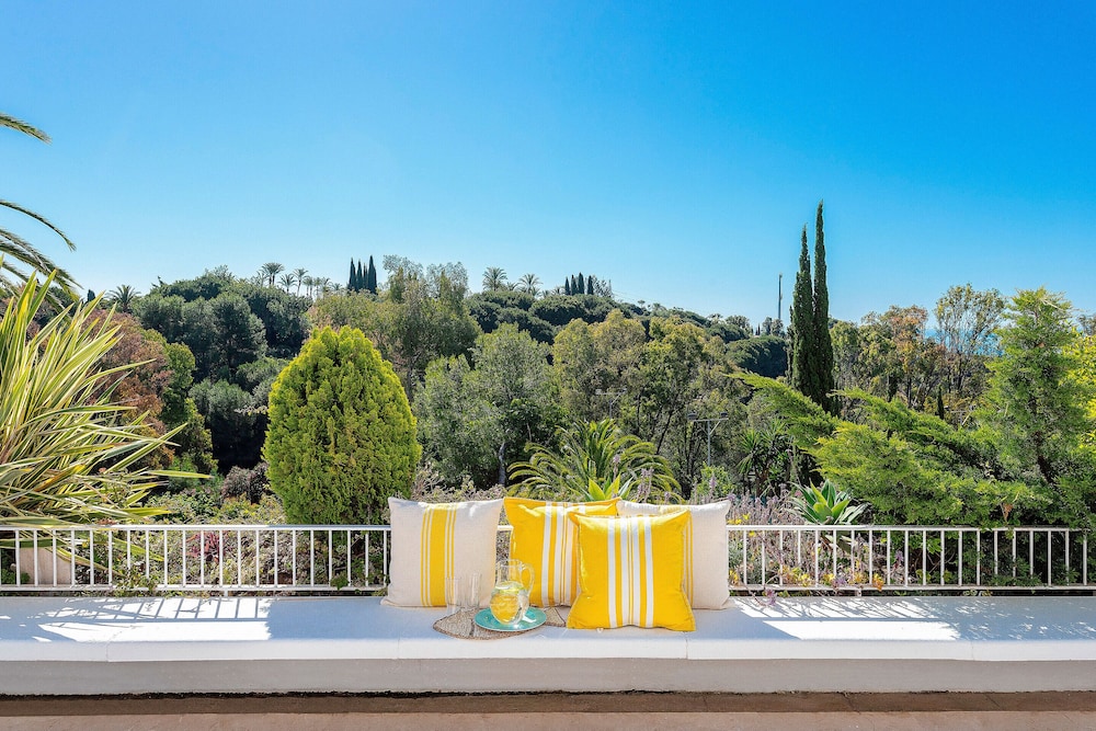 Genteel Home Las Lomas