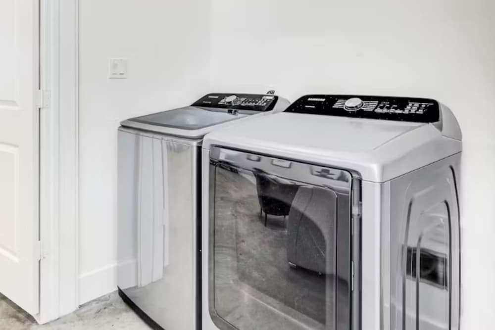 Stylish 3BR Townhome Near Downtown The Heights